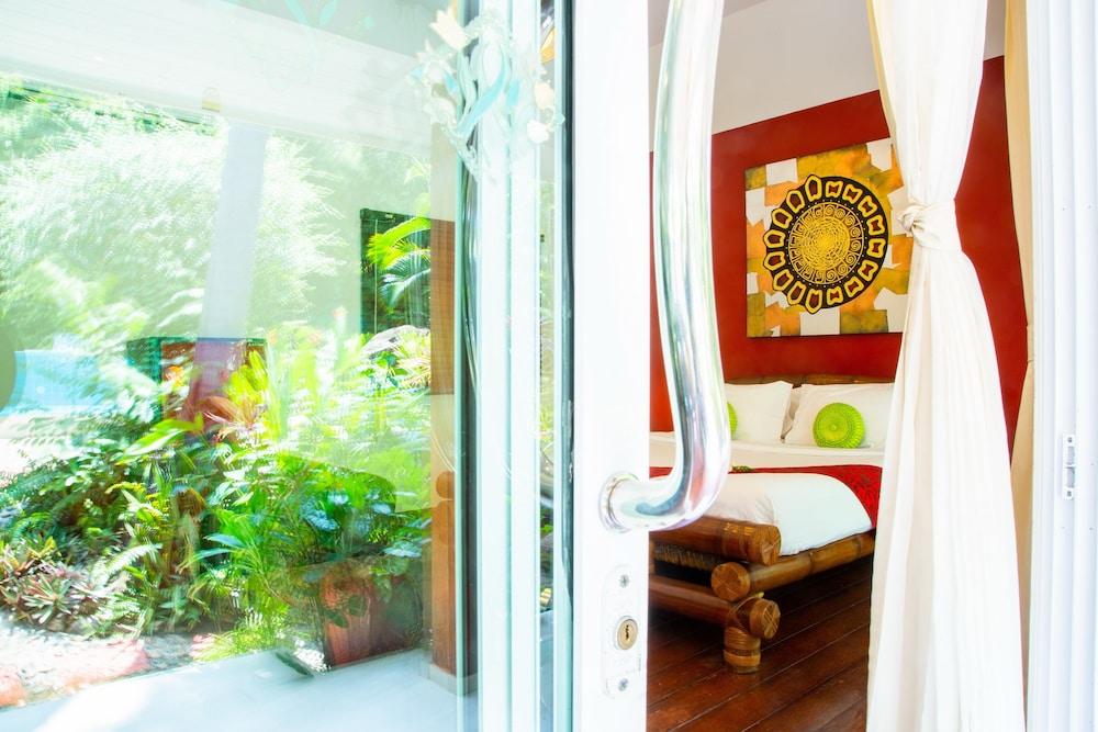 Paradise Island Estate Курортный комплекс 4*